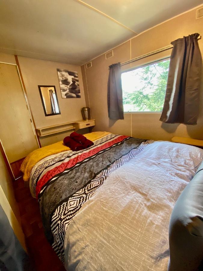 Mobilhome Sous Chalet En Bois A La Ferme Josnes Zewnętrze zdjęcie