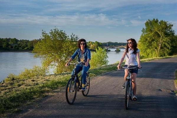 Mobilhome Sous Chalet En Bois A La Ferme Josnes Zewnętrze zdjęcie