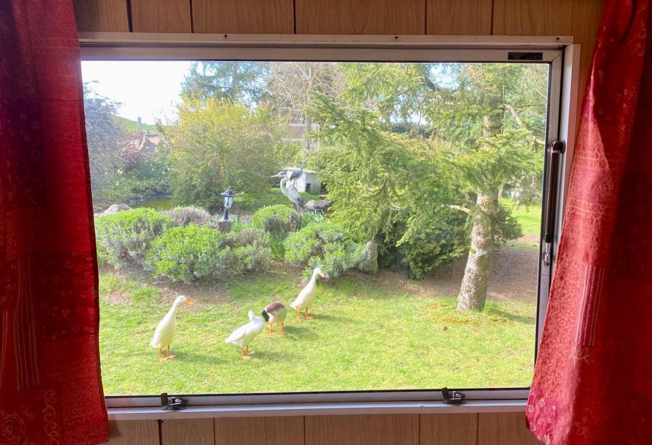 Mobilhome Sous Chalet En Bois A La Ferme Josnes Zewnętrze zdjęcie