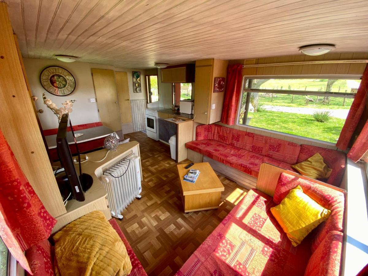 Mobilhome Sous Chalet En Bois A La Ferme Josnes Zewnętrze zdjęcie