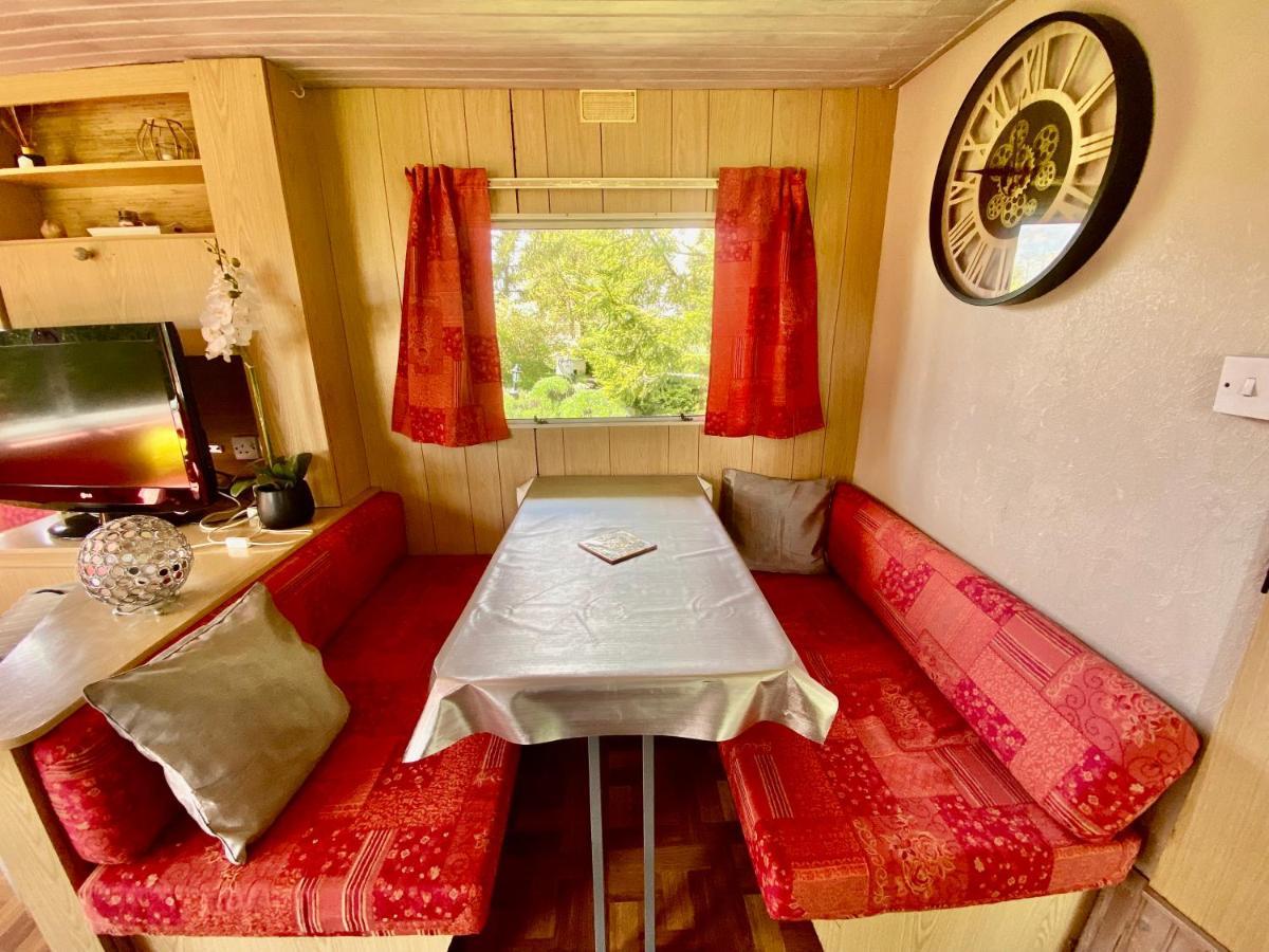 Mobilhome Sous Chalet En Bois A La Ferme Josnes Zewnętrze zdjęcie